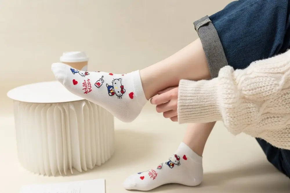 Korean Style Sweet and Comfortable Hello Kitty Girl's Cotton Socks