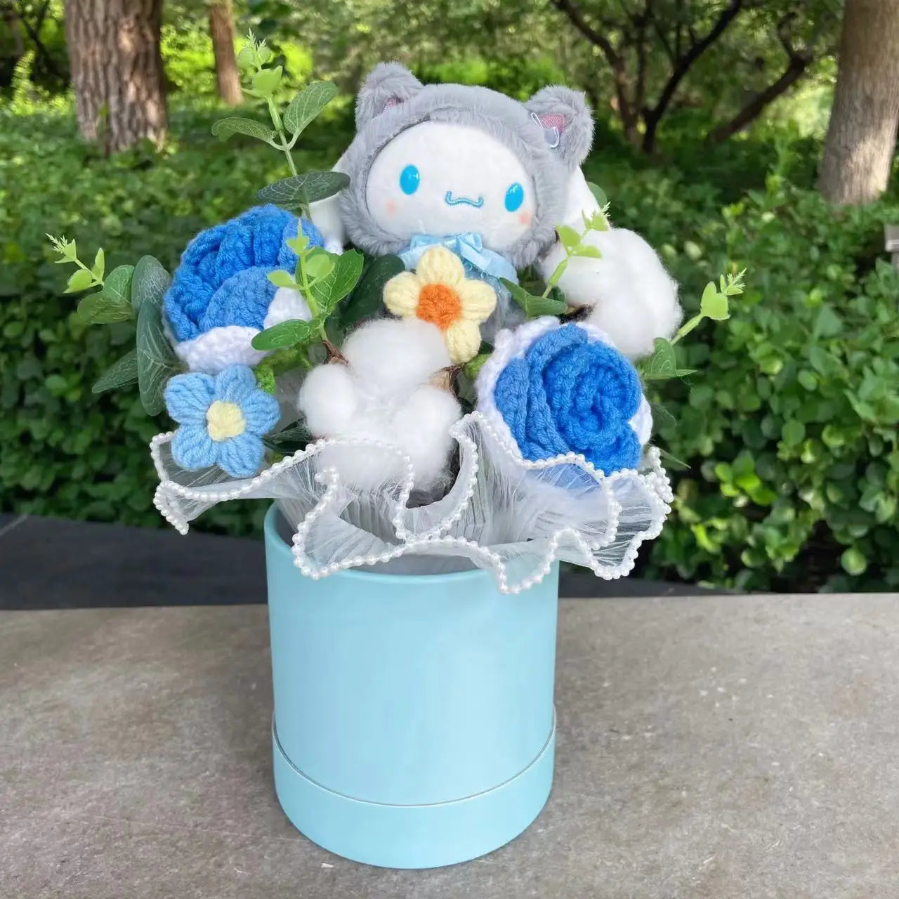 Sanrio Cinnamoroll Hug Bucket | Plush Bouquet with Elegant Floral Arrangement